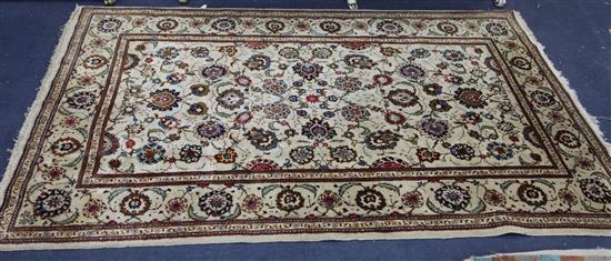 A Persian Kashan rug, 208 x 133cm